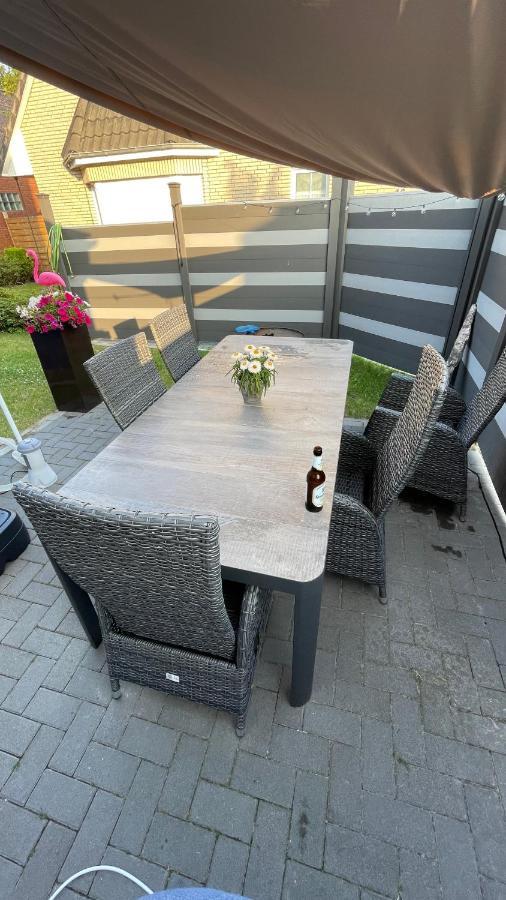 5ZKB Komfortables Haus Emma mit kleinem Garten und Stellplätzen in Süd-Oldenburg Exterior foto