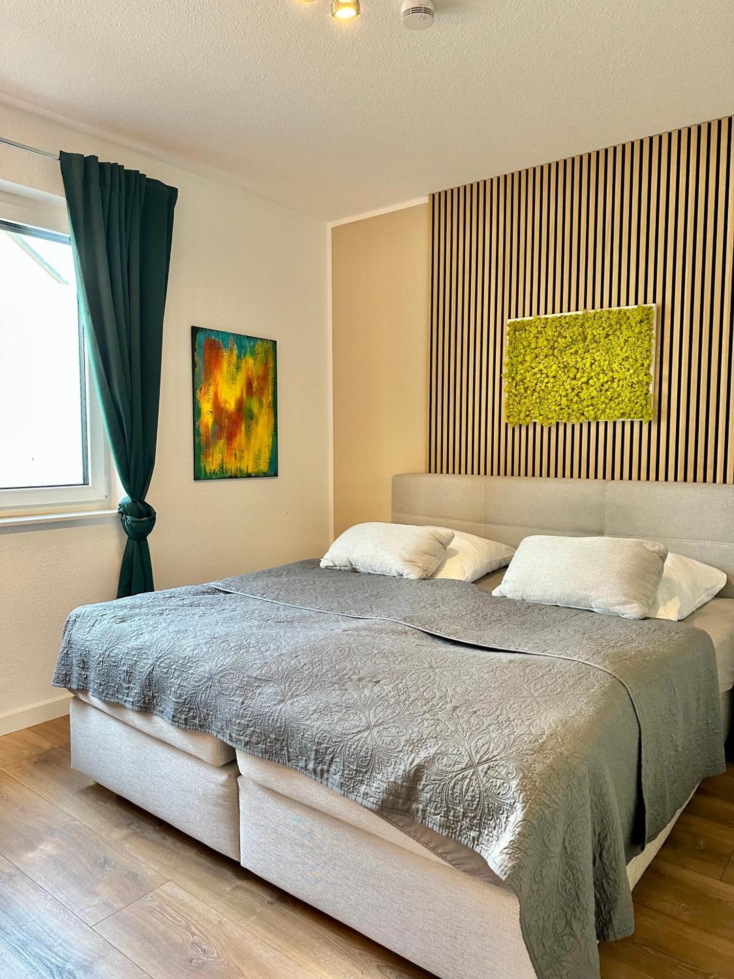 5ZKB Komfortables Haus Emma mit kleinem Garten und Stellplätzen in Süd-Oldenburg Exterior foto