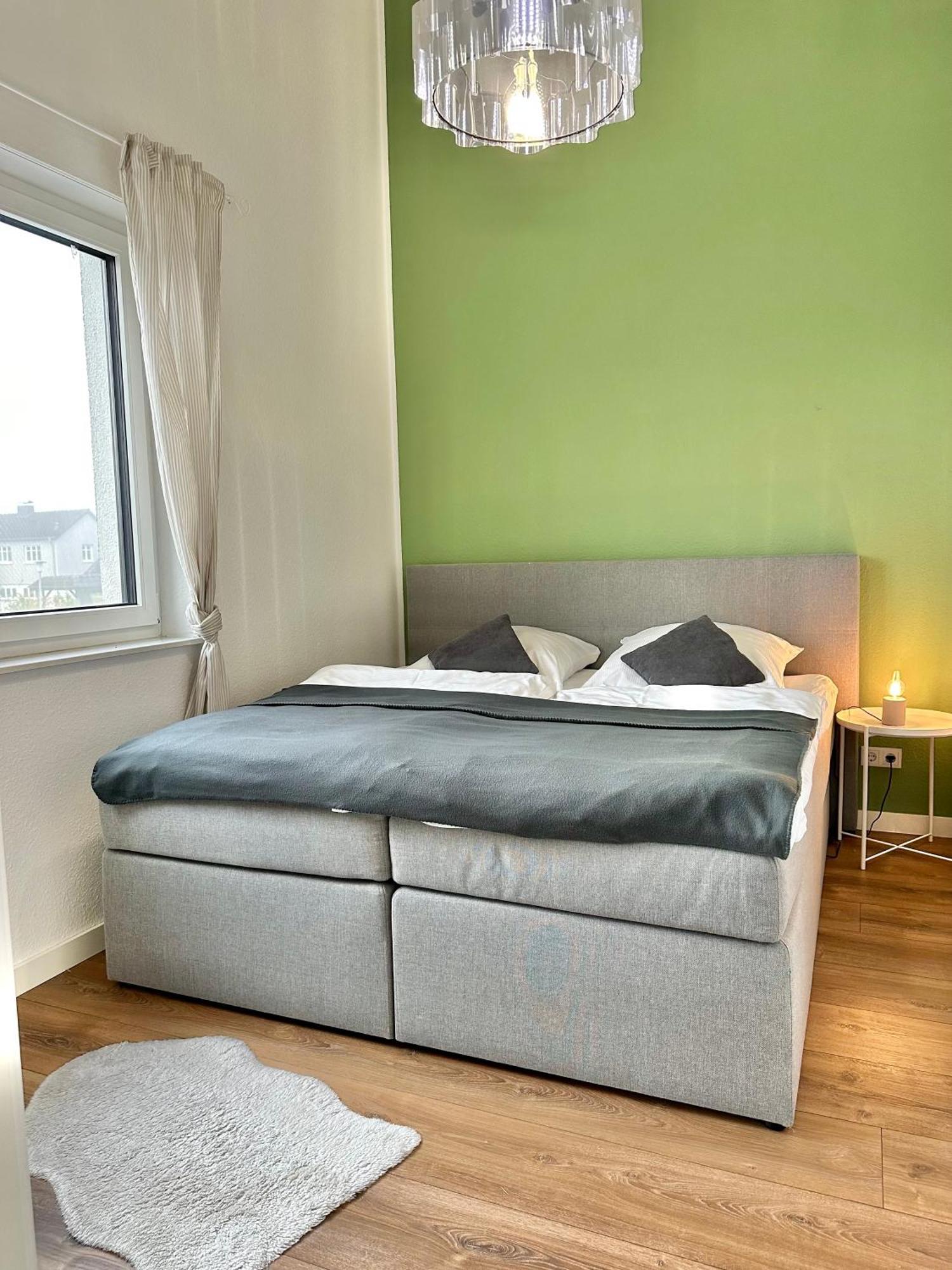 5ZKB Komfortables Haus Emma mit kleinem Garten und Stellplätzen in Süd-Oldenburg Exterior foto