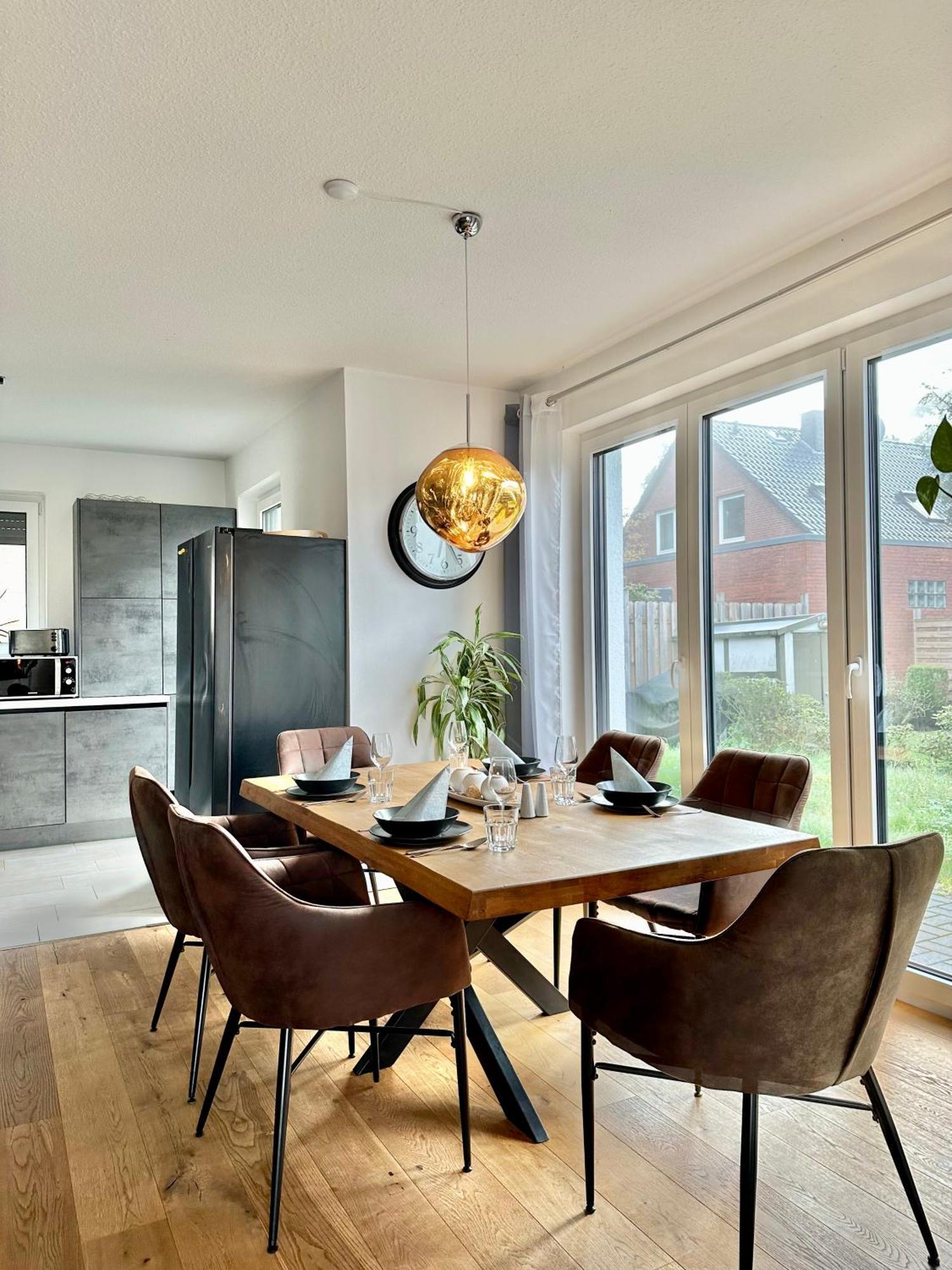 5ZKB Komfortables Haus Emma mit kleinem Garten und Stellplätzen in Süd-Oldenburg Exterior foto