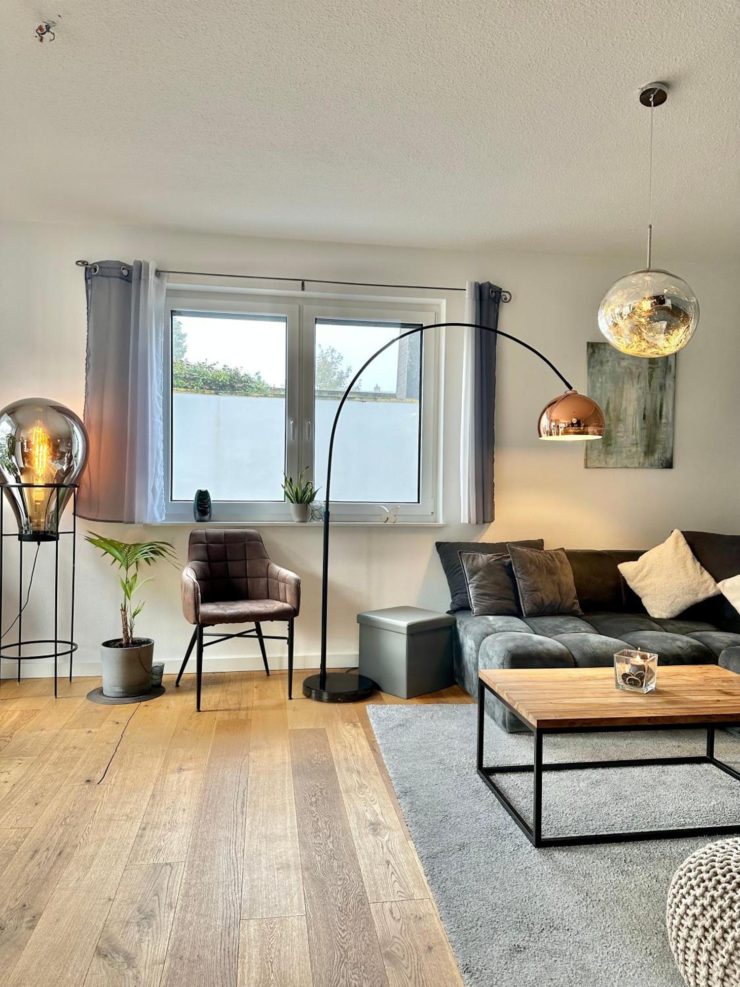 5ZKB Komfortables Haus Emma mit kleinem Garten und Stellplätzen in Süd-Oldenburg Exterior foto