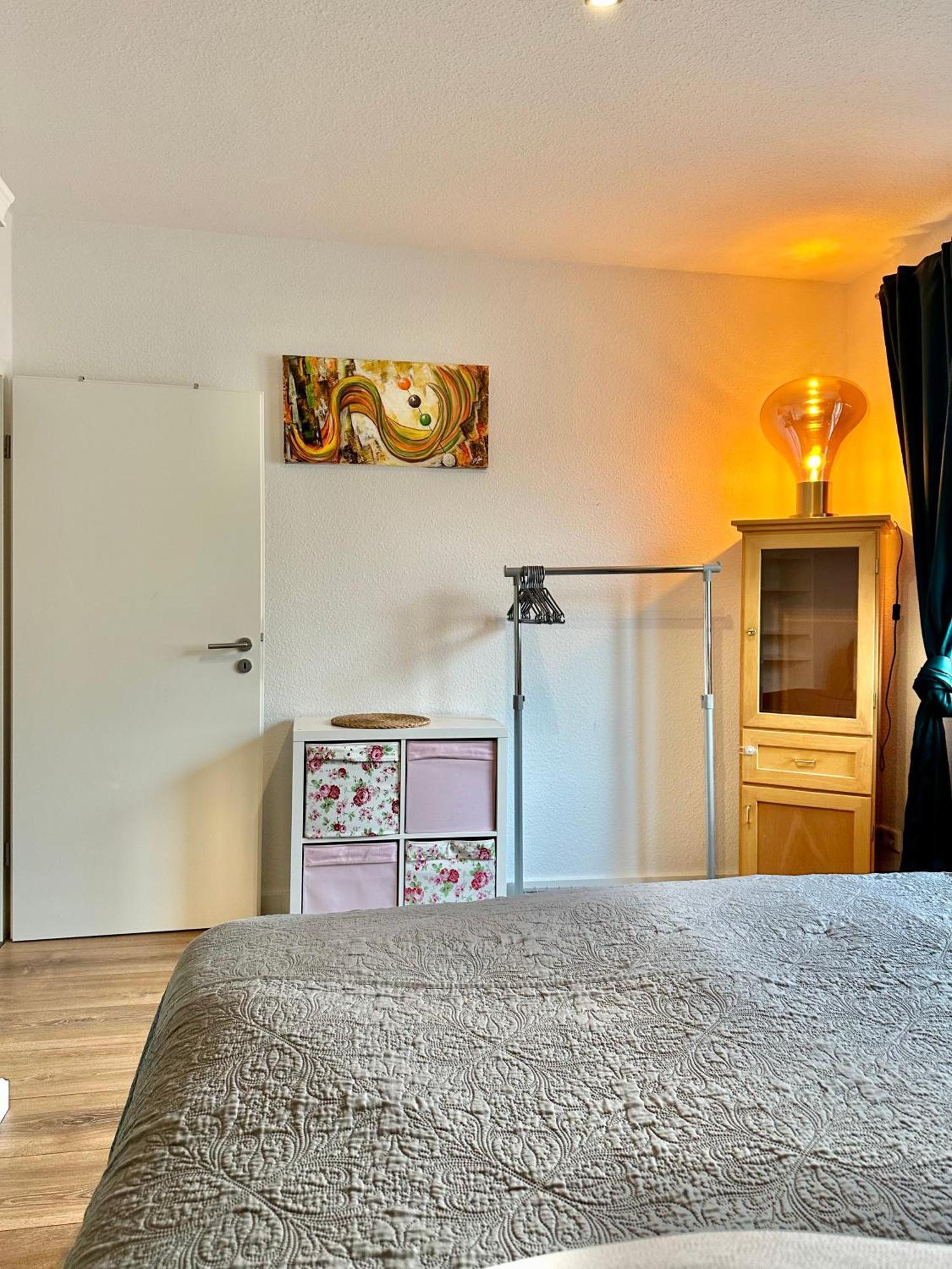 5ZKB Komfortables Haus Emma mit kleinem Garten und Stellplätzen in Süd-Oldenburg Exterior foto