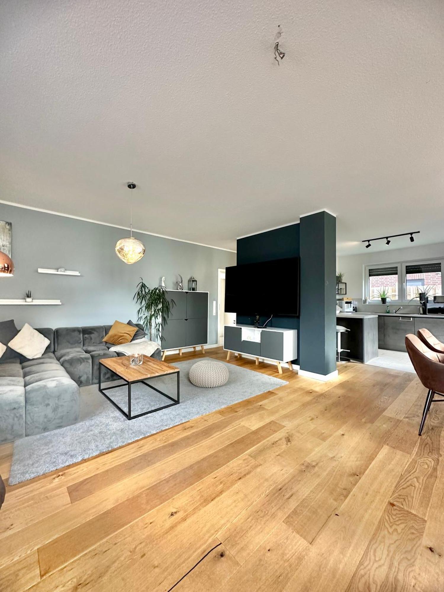 5ZKB Komfortables Haus Emma mit kleinem Garten und Stellplätzen in Süd-Oldenburg Exterior foto